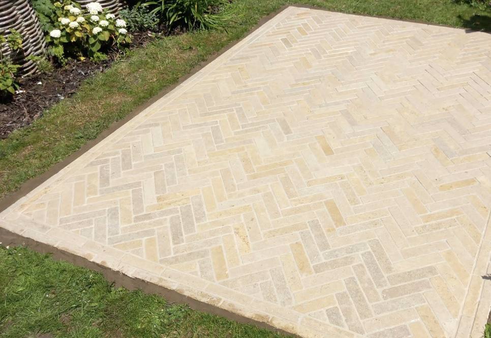 Finished cobble sett patio by Lawn Ranger Landscapes